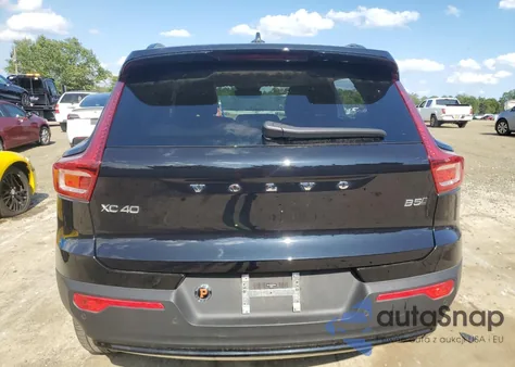 2024 Volvo Xc40 Plus z USA, uszkodzony, nr VIN YV4L12UL3R2274043